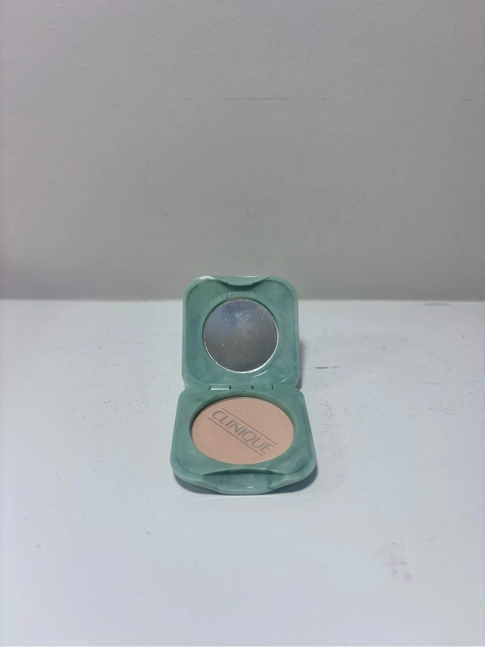 Clinique Soft Finished Pressed Powder Soft Porcelain .07 Oz